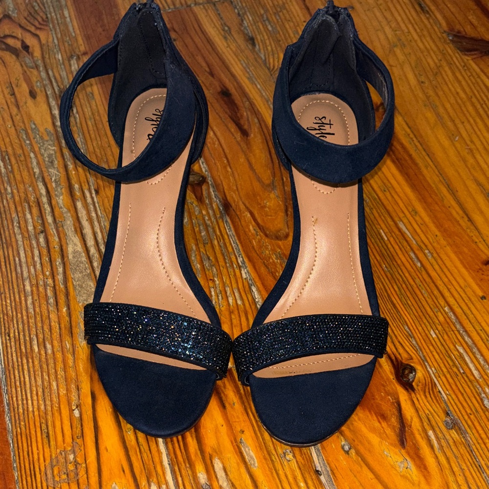 Elegant Navy Sandals with Sparkling Strap